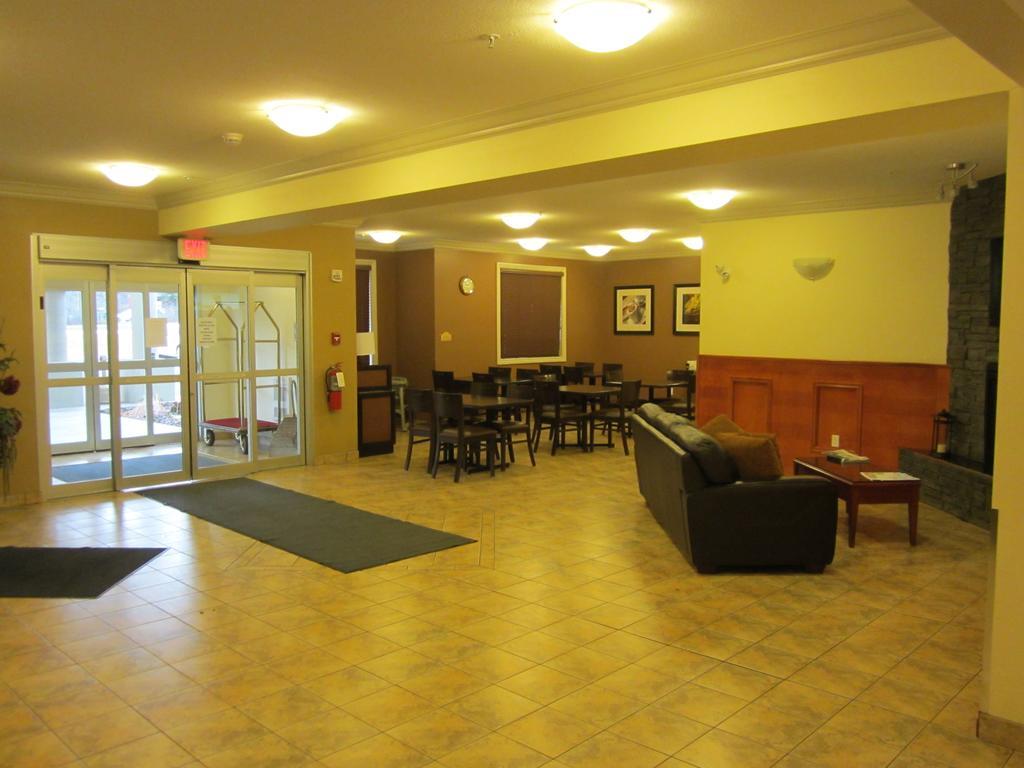 Trend Mountain Hotel & Conference Centre Tumbler Ridge Buitenkant foto