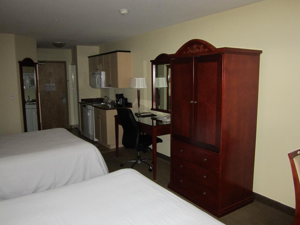 Trend Mountain Hotel & Conference Centre Tumbler Ridge Buitenkant foto
