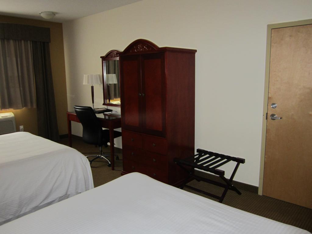 Trend Mountain Hotel & Conference Centre Tumbler Ridge Buitenkant foto