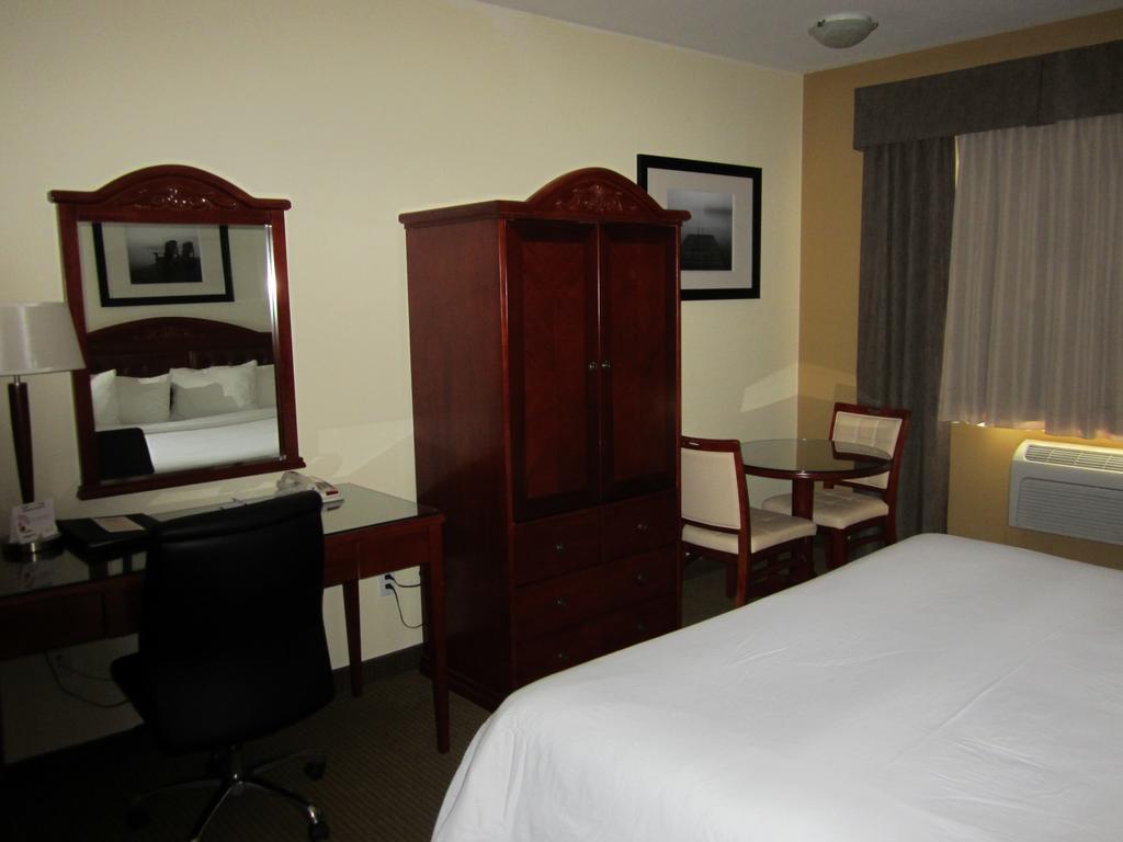 Trend Mountain Hotel & Conference Centre Tumbler Ridge Buitenkant foto