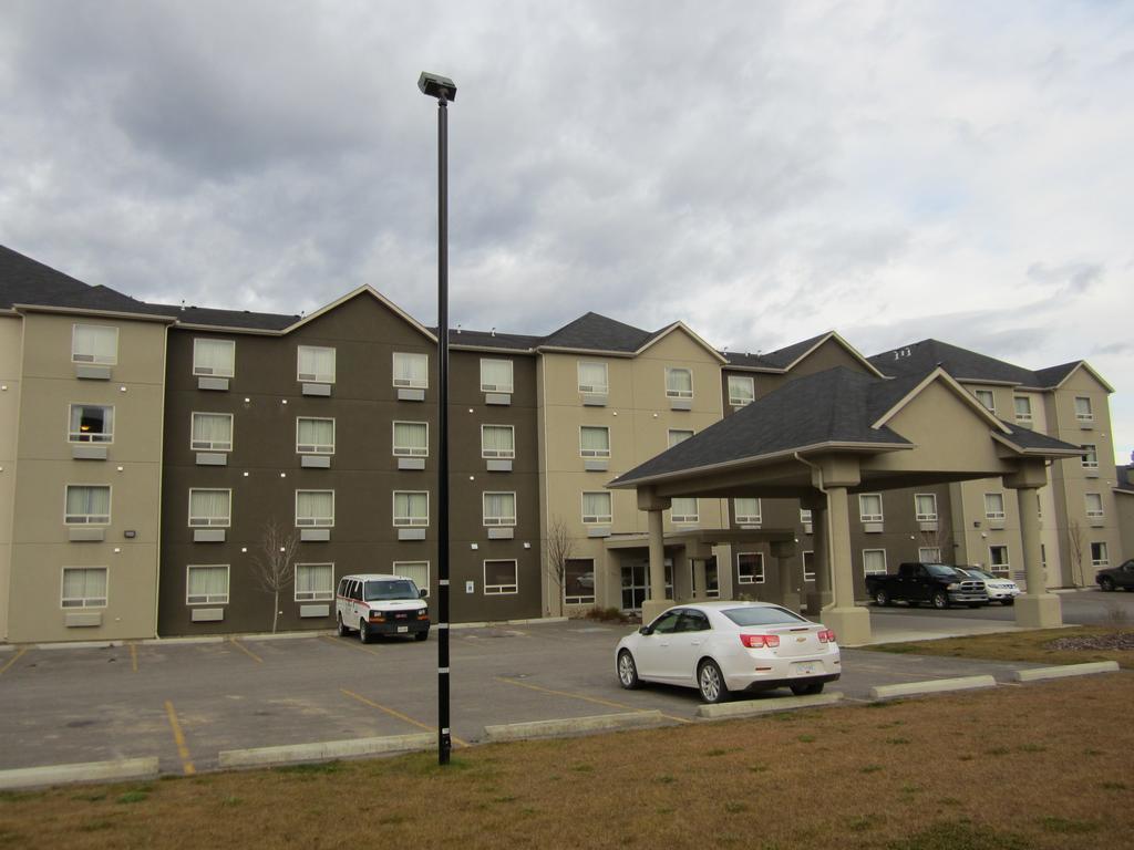 Trend Mountain Hotel & Conference Centre Tumbler Ridge Buitenkant foto