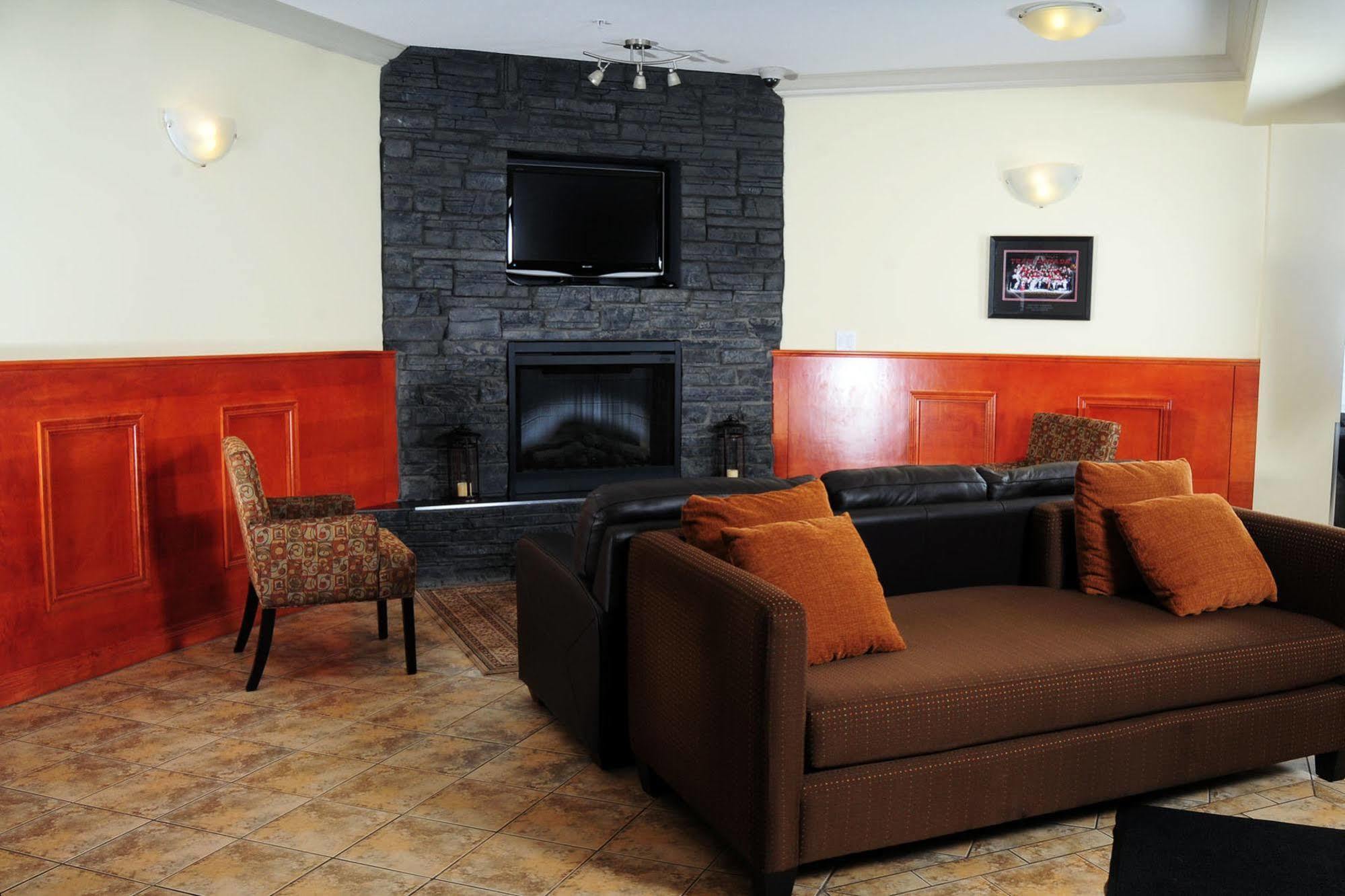 Trend Mountain Hotel & Conference Centre Tumbler Ridge Buitenkant foto
