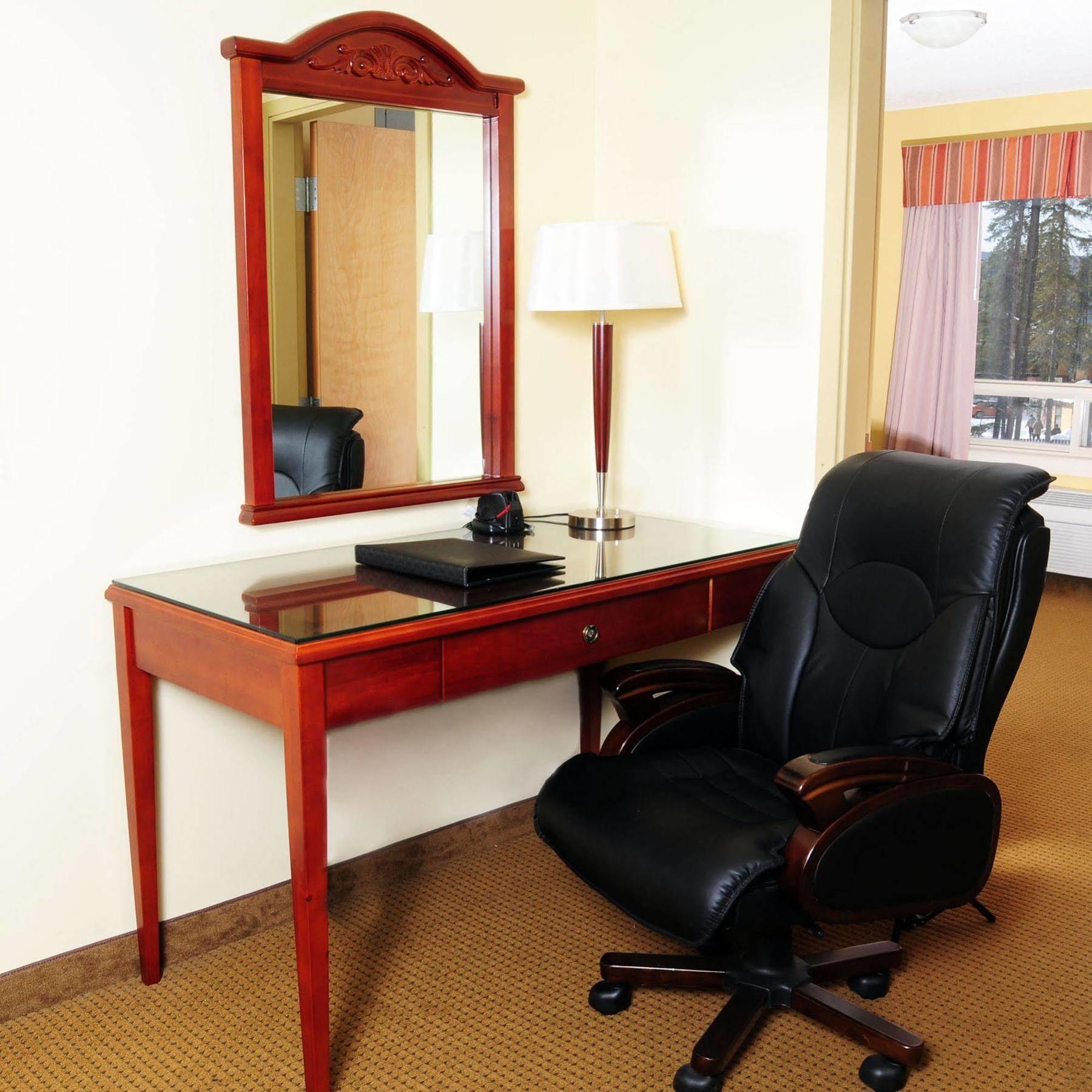 Trend Mountain Hotel & Conference Centre Tumbler Ridge Buitenkant foto
