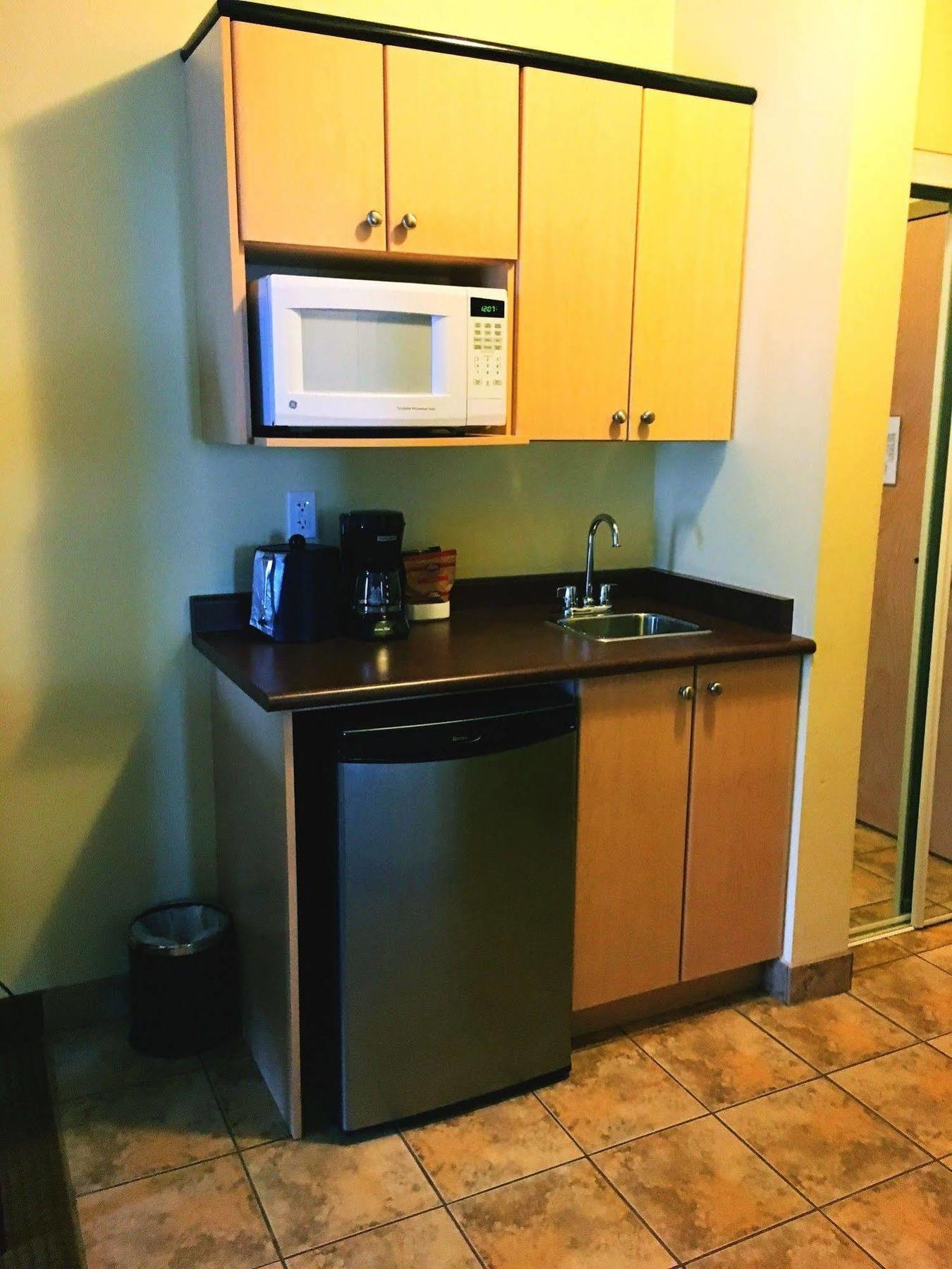 Trend Mountain Hotel & Conference Centre Tumbler Ridge Buitenkant foto