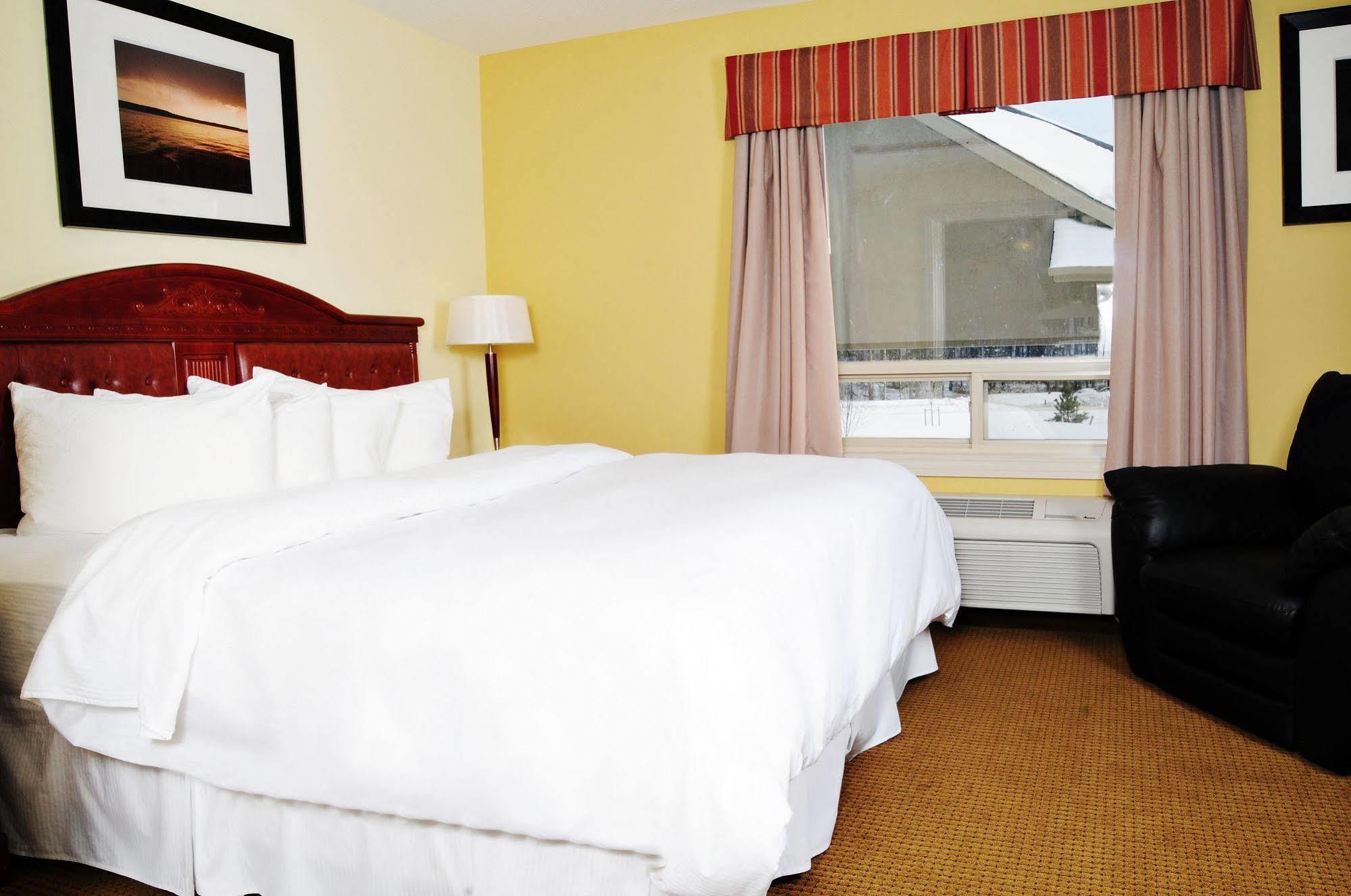 Trend Mountain Hotel & Conference Centre Tumbler Ridge Buitenkant foto