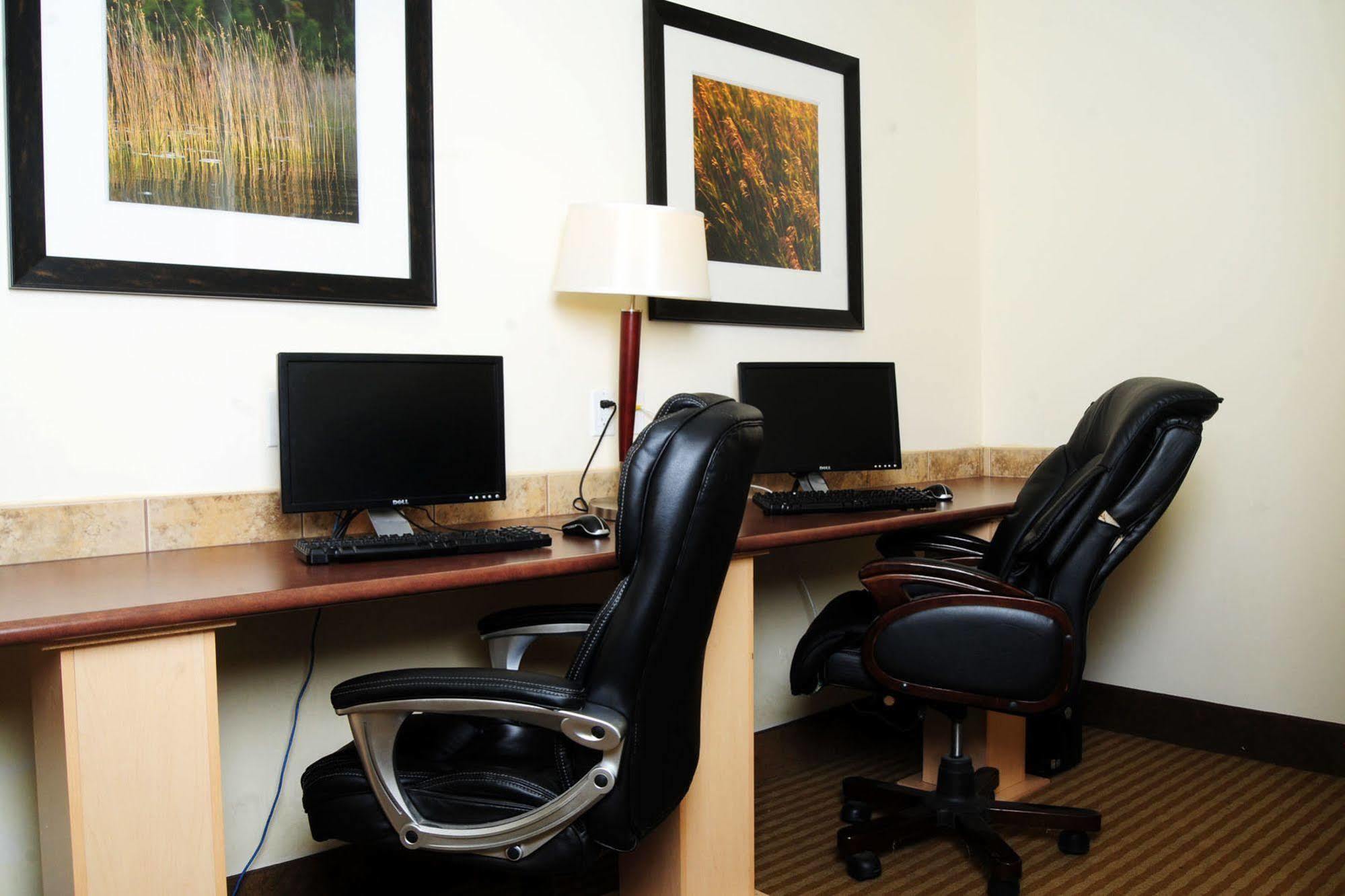Trend Mountain Hotel & Conference Centre Tumbler Ridge Buitenkant foto